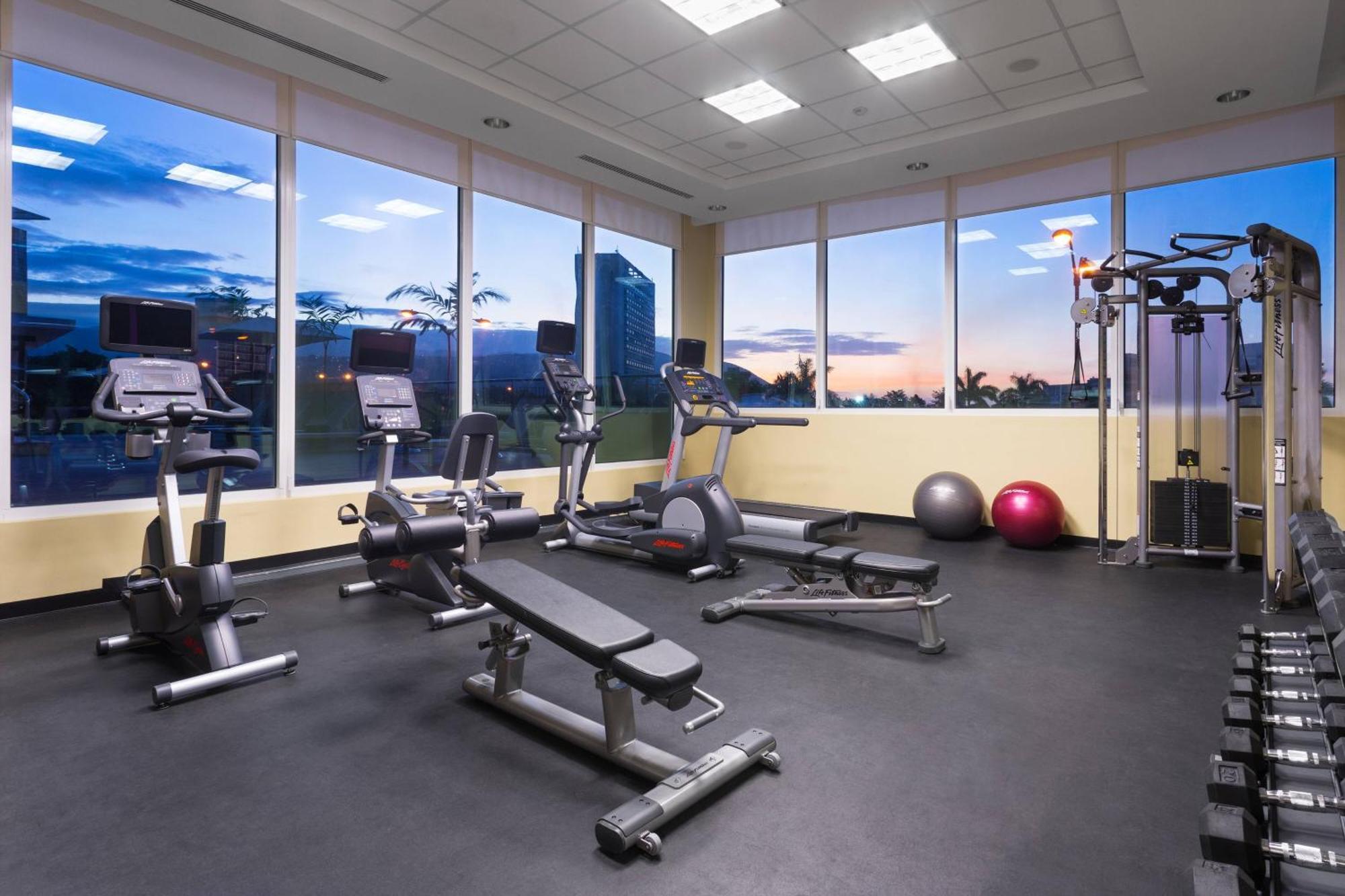 Courtyard By Marriott Kingston, Jamaica Ξενοδοχείο Εξωτερικό φωτογραφία