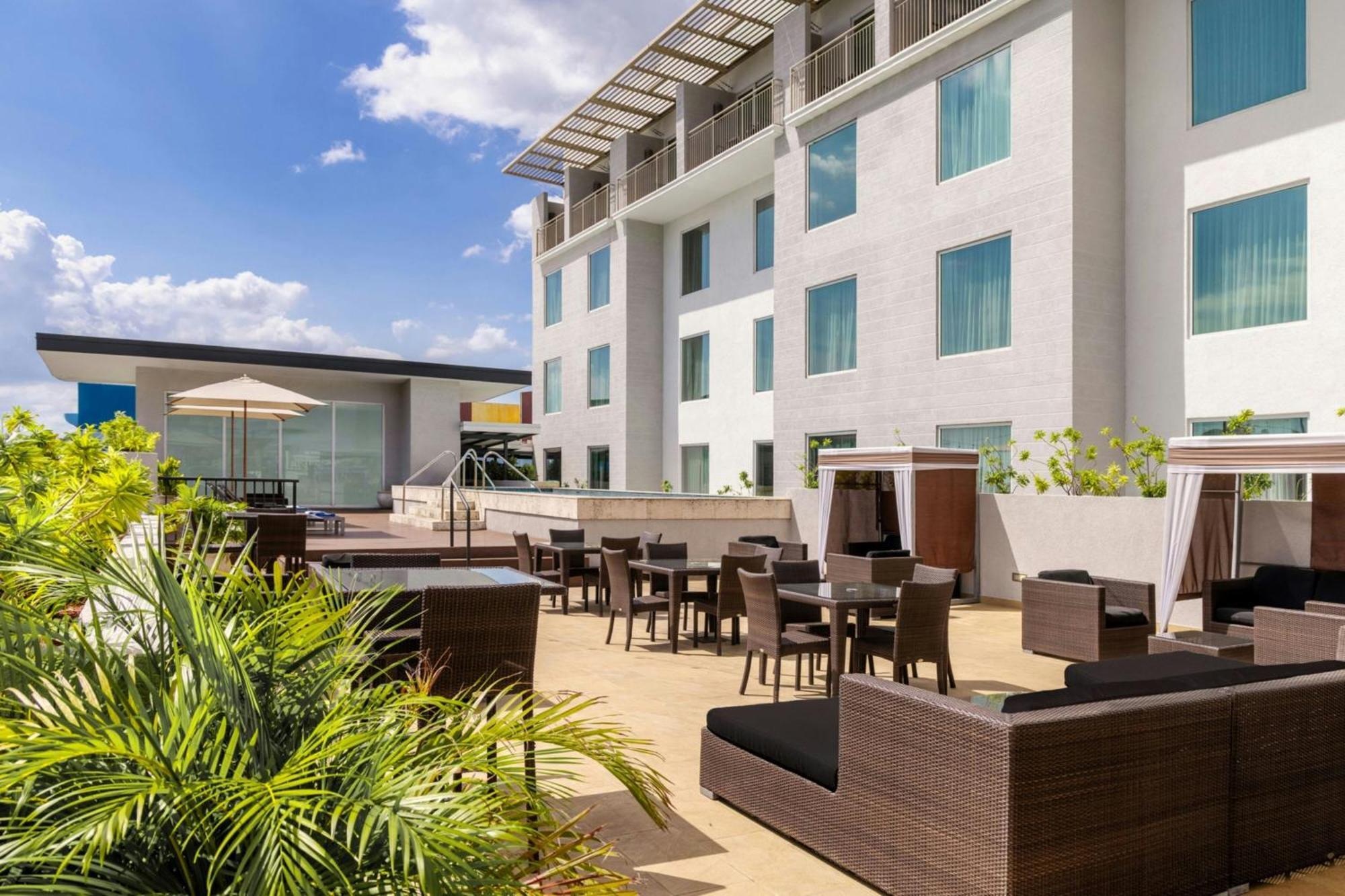 Courtyard By Marriott Kingston, Jamaica Ξενοδοχείο Εξωτερικό φωτογραφία