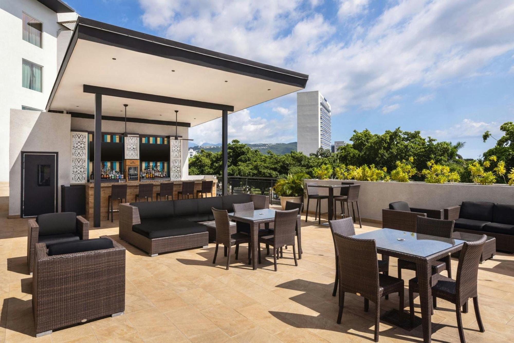 Courtyard By Marriott Kingston, Jamaica Ξενοδοχείο Εξωτερικό φωτογραφία