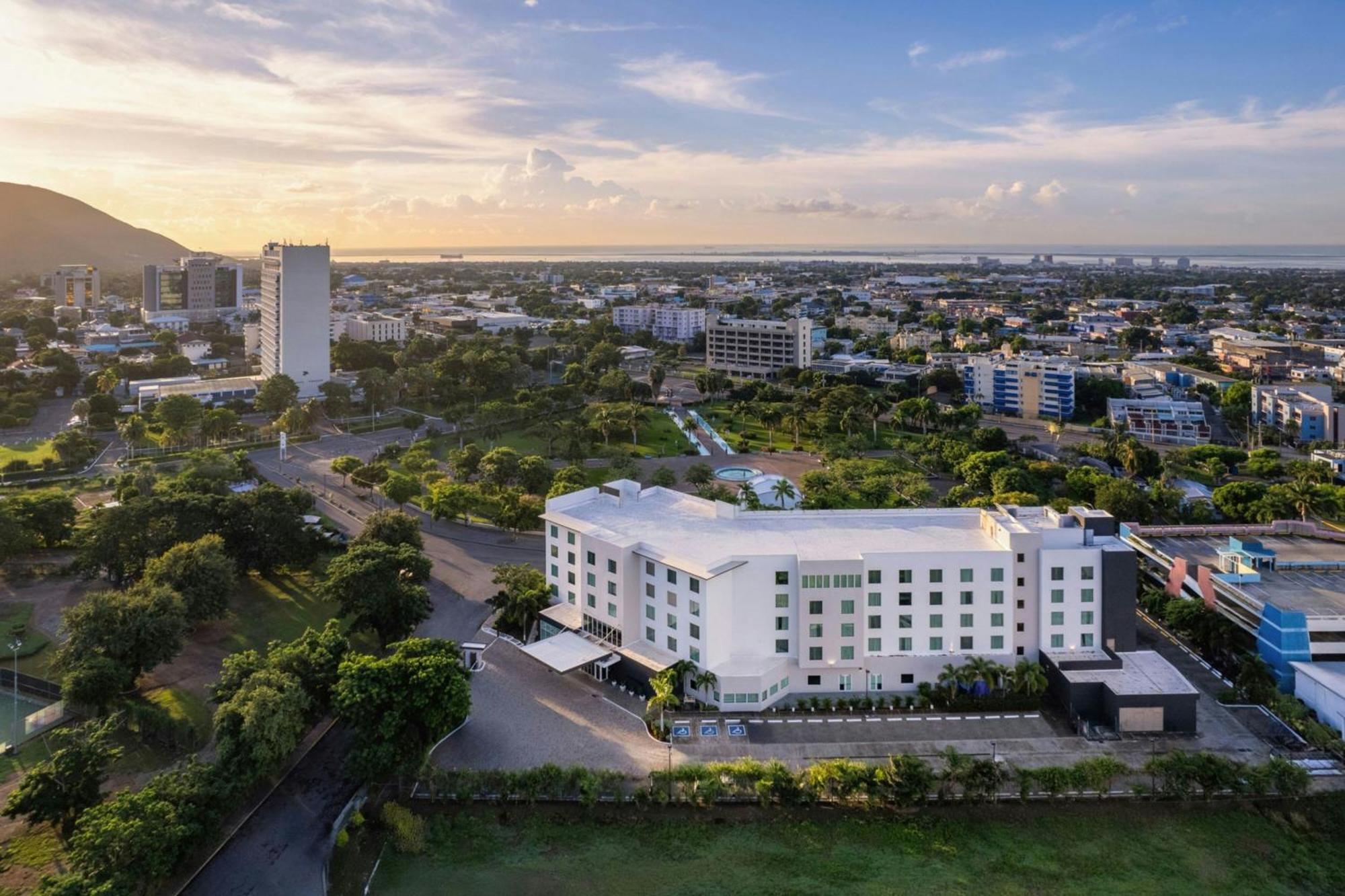 Courtyard By Marriott Kingston, Jamaica Ξενοδοχείο Εξωτερικό φωτογραφία