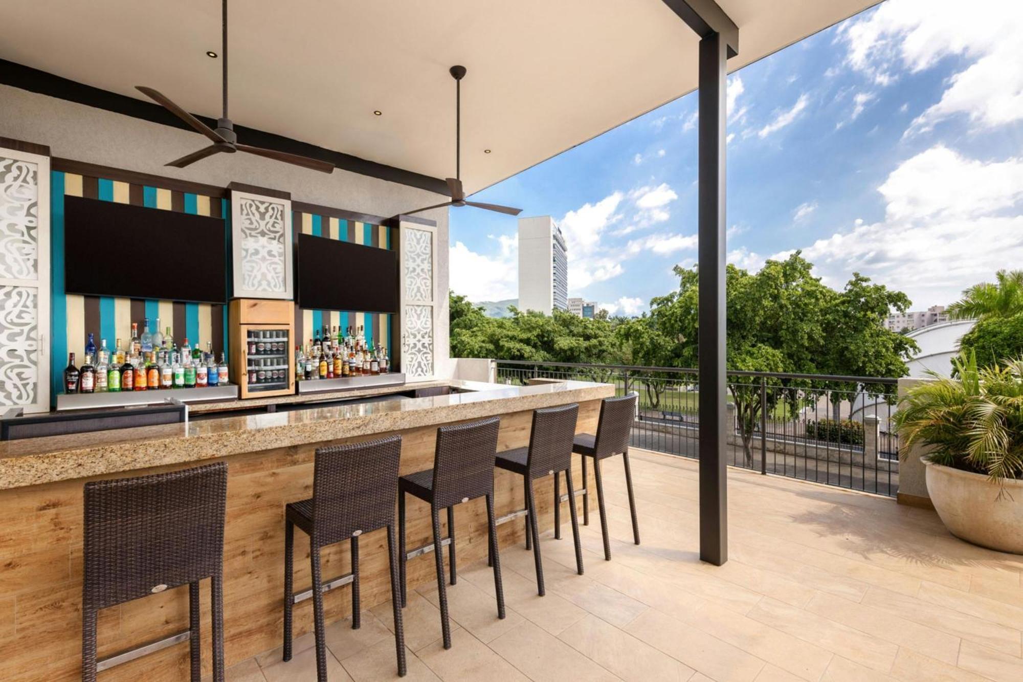 Courtyard By Marriott Kingston, Jamaica Ξενοδοχείο Εξωτερικό φωτογραφία